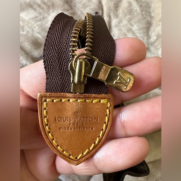 Louis Vuitton Vintage Toiletry Pouch - Picture 5 of 9